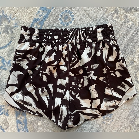 Lululemon Hotty Hot High-Rise Lined Short 4" Monarch Bloom Bone / Espresso - Picture 5 of 10